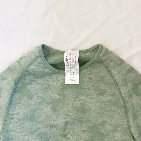 long sleeve workout top - Picture 2 of 3